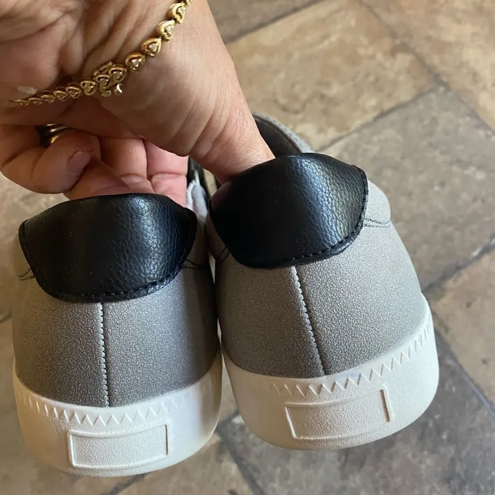 Tahari Slip-on Sneakers Sz 5